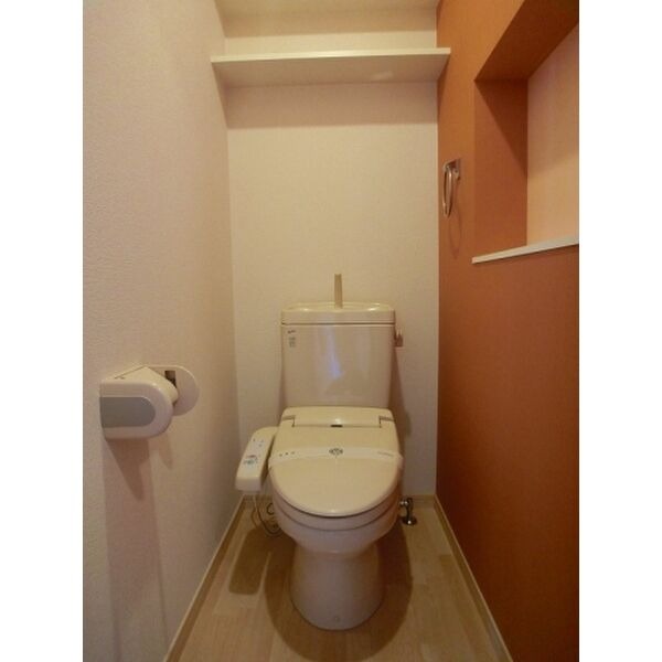 清潔感のあるトイレです