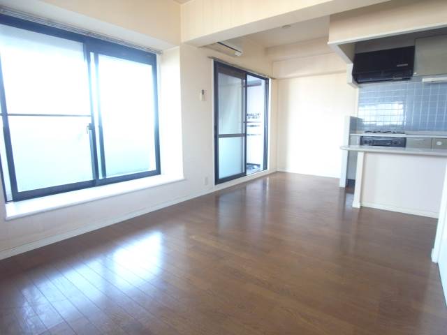 単身物件では珍しいL字バルコニーです