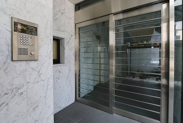 オートロックで安心です