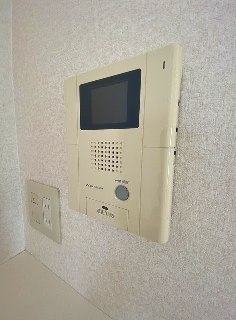 安心のTVモニター付きインターホン完備しております。