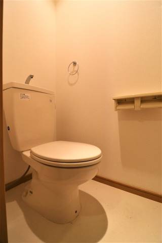 清潔感のあるトイレです