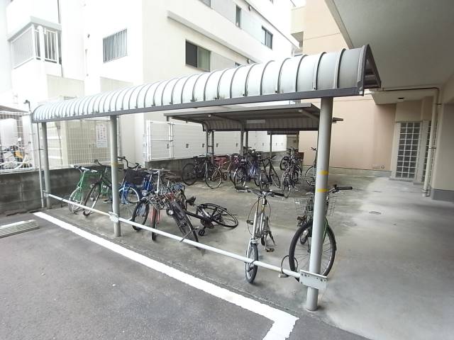 自転車はこちらに停められます。