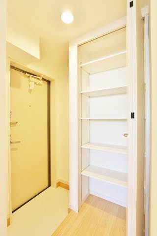 玄関収納は大容量です