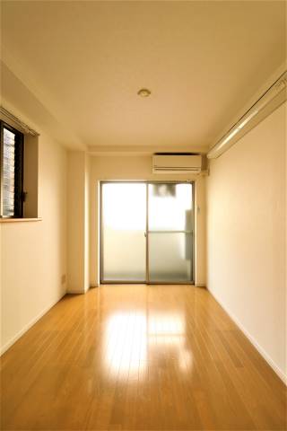 洋室にはクローゼット有り