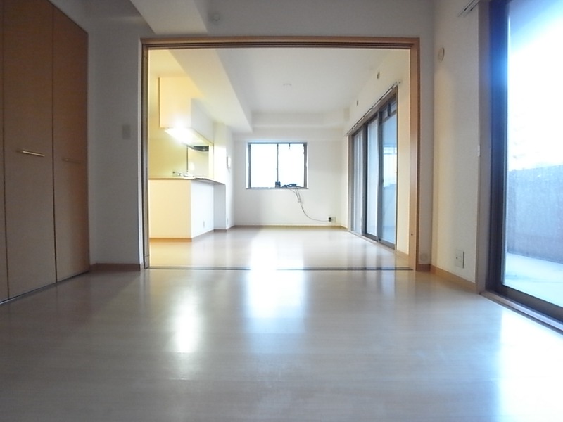 洋室の扉を開けると開放感が増します