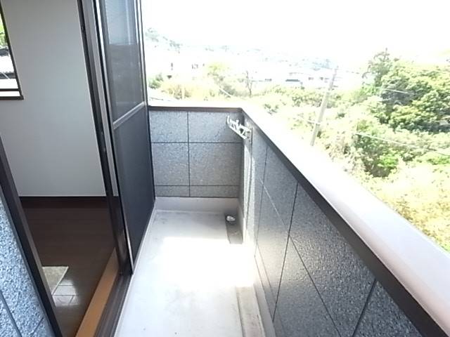 明るいバルコニーです。