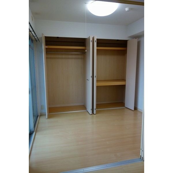 こちらの洋室は寝室にいかがでしょうか