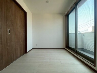 こちら寝室にいかがでしょうか。