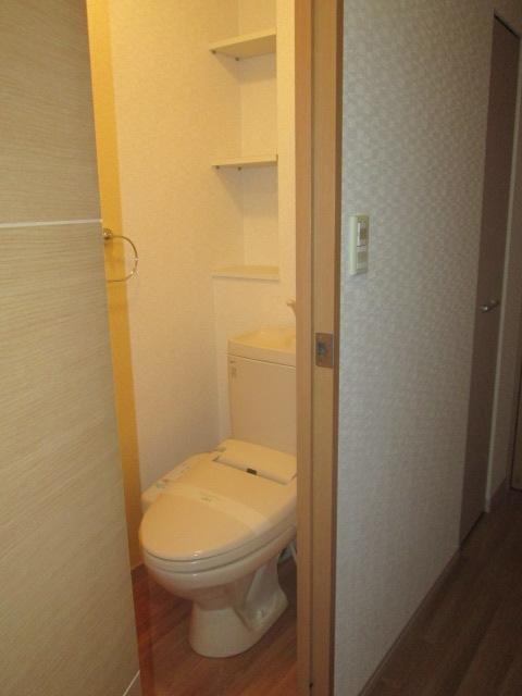 収納付きのトイレで