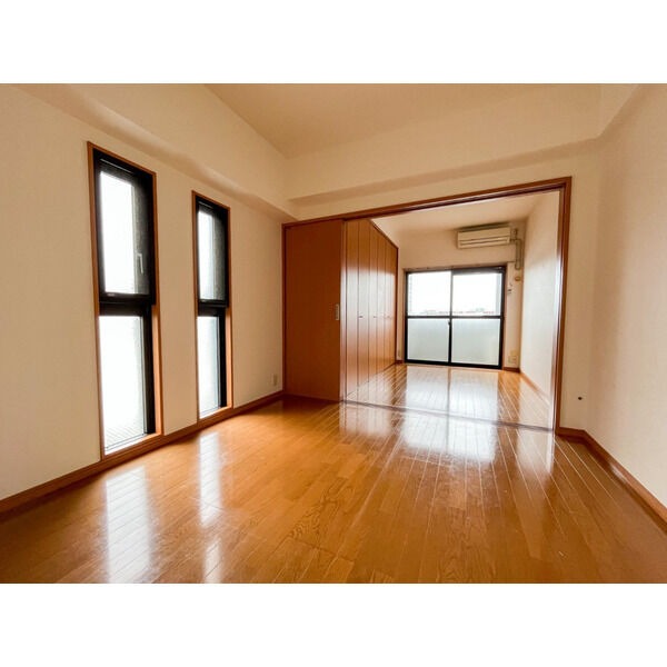 窓があるのでお部屋が明るく感じます