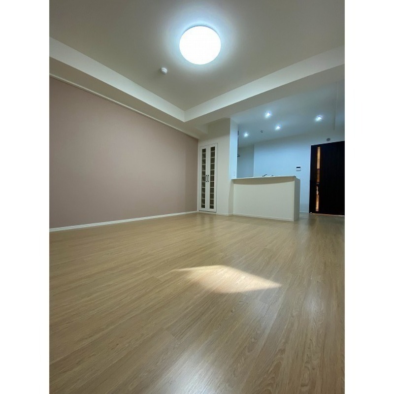 綺麗なフローリングで広々としております。