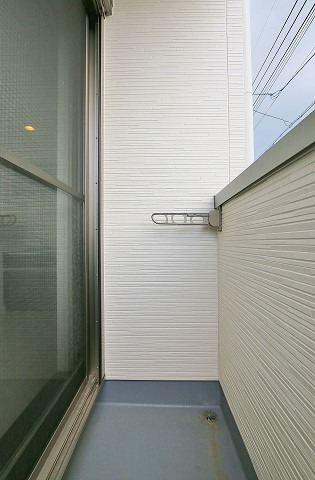 天気のいい日はこちらで洗濯物を干せます