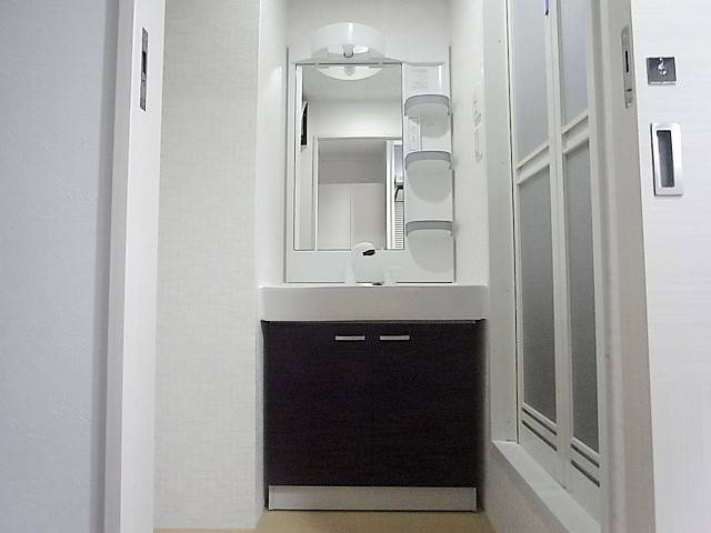 朝の身支度はこちらのシャンプードレッサーで