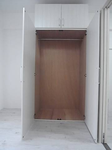 クローゼットに全身鏡が付いているので便利です