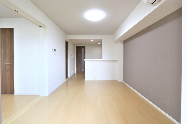 家具の配置がしやすいリビングですね
