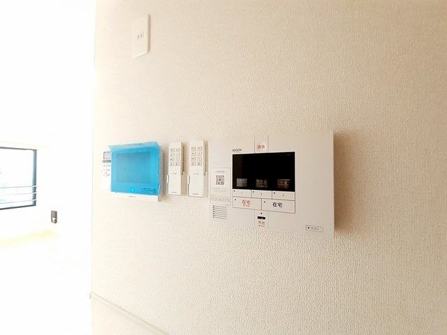 モニター付きインターホンで安心です