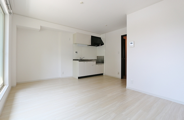 クリーム色の明るいお部屋です