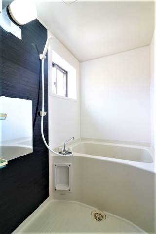 浴槽に窓があるので換気十分です