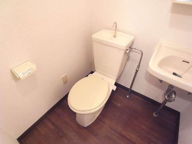 広いお手洗いです