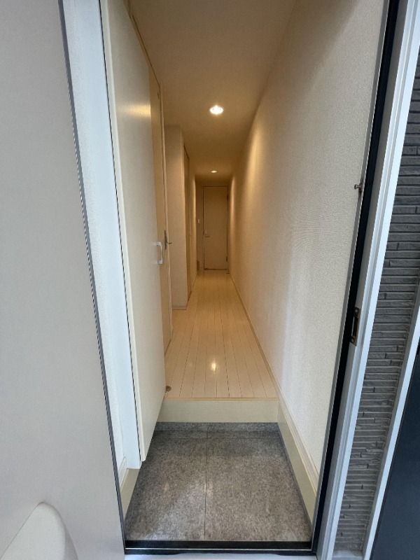 廊下は奥行きがあり広いですね