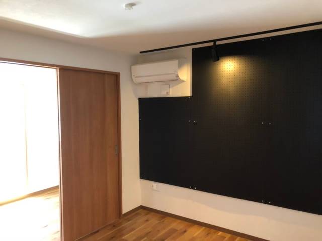 有孔ボードでオシャレなお部屋にしましょう。