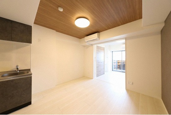 リビングと洋室にそれぞれエアコンが付いてます