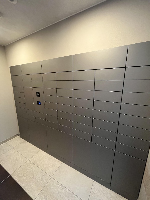 大きな宅配ボックス付き